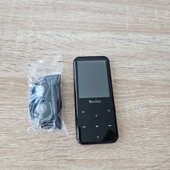 MP4 player + earphones (NEW) - Picture 4 of 6